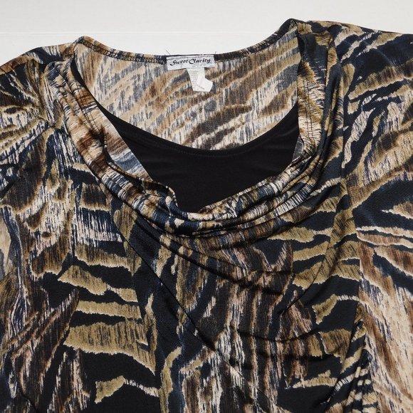 Large Tiger Animal Print Sleeveless Shirt - Picture 2 of 5